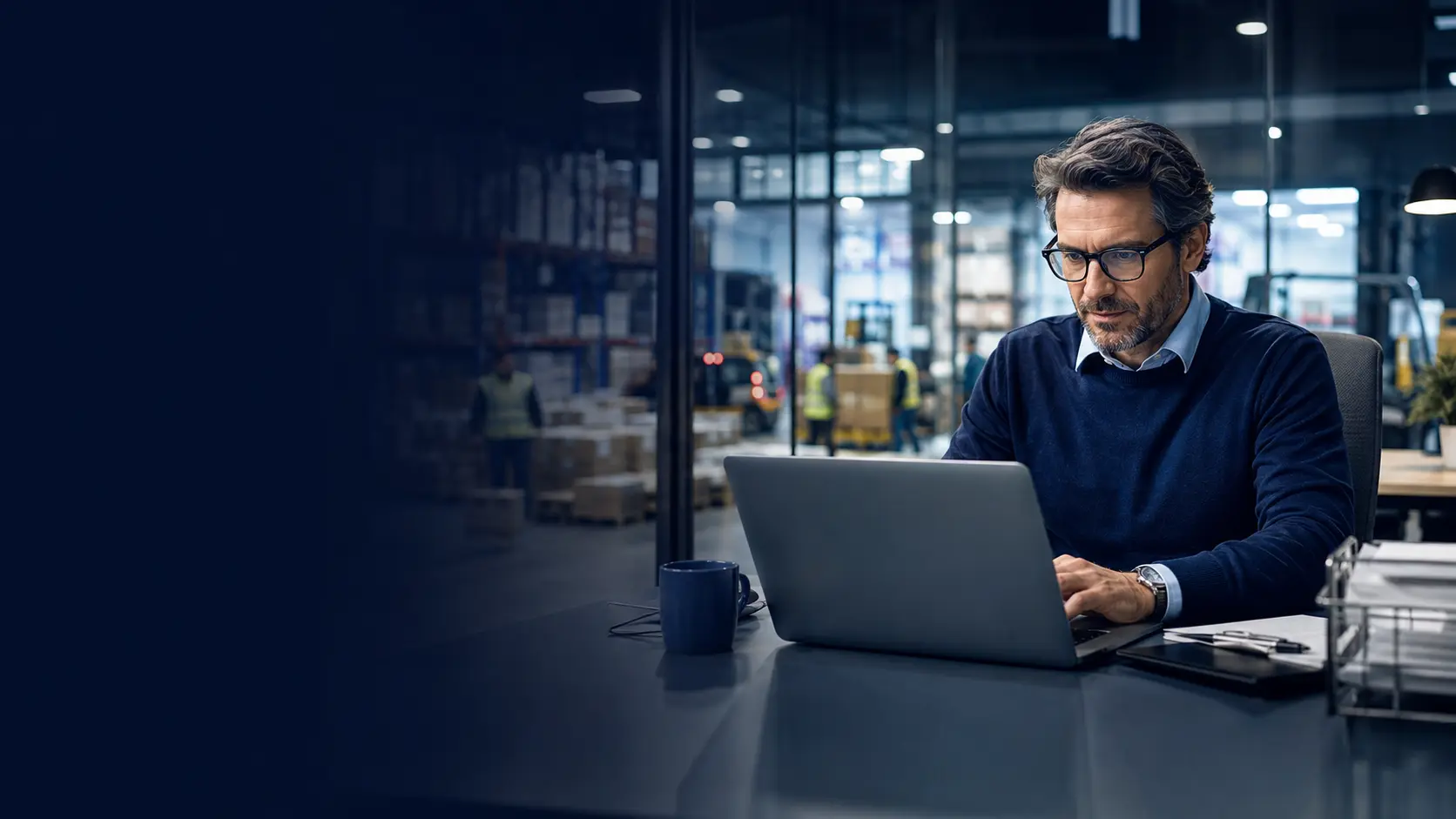 Responsable achats utilisant le portail de commandes B2B